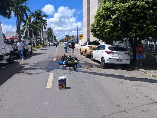 Motoqueiro sofre acidente com moto em ecxesso de velocidade de alta cilindrada