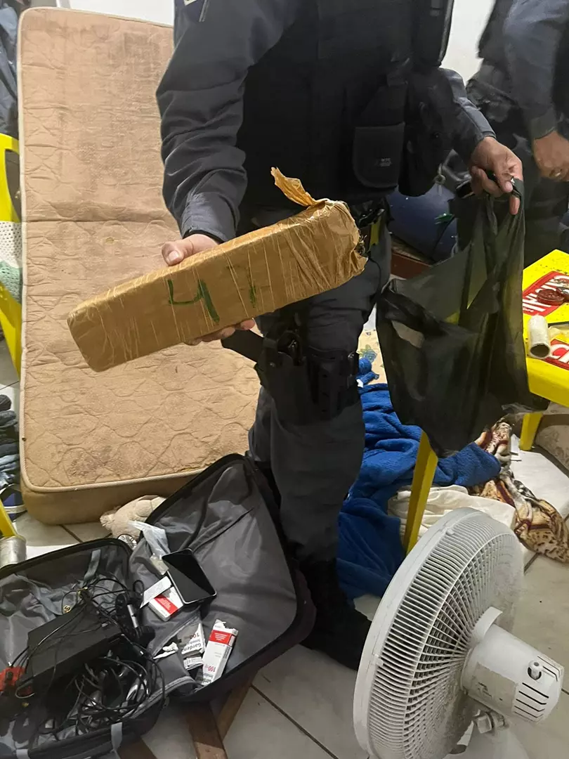 Policia estoura boca de fumo e prende mais de meio kilo de maconha - Primavera