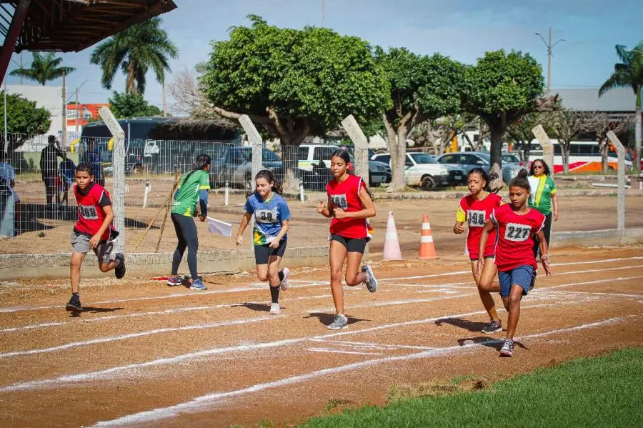 Estudantes competem em diferentes modalidades esportivas nos Jogos Escolares Primaverenses