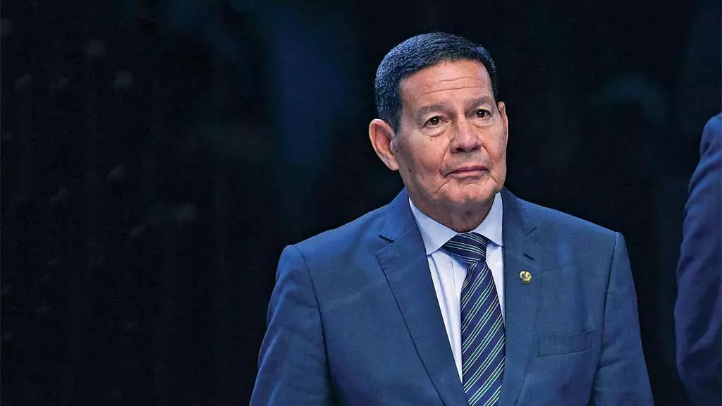 Mourão pede a Milei que dê asilo político aos foragidos do 8 de janeiro