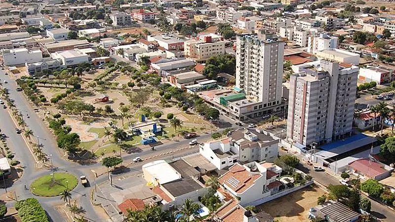 Primavera quase dobra de tamanho - explodiu em crescimento – Prefeito anterior comerciante era fechado com a polícia.