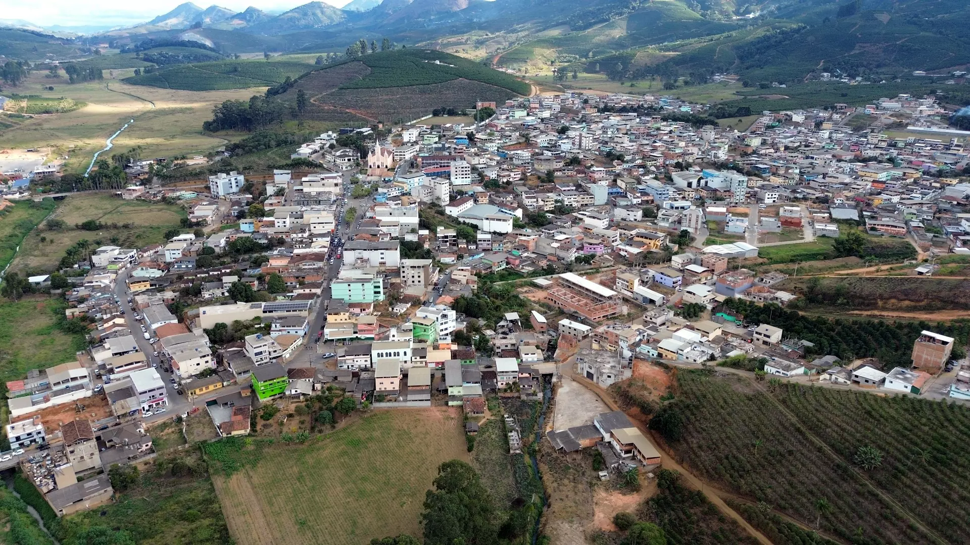 Lei municipal garante folga para servidores em São João do Manhuaçu no dia do aniversário