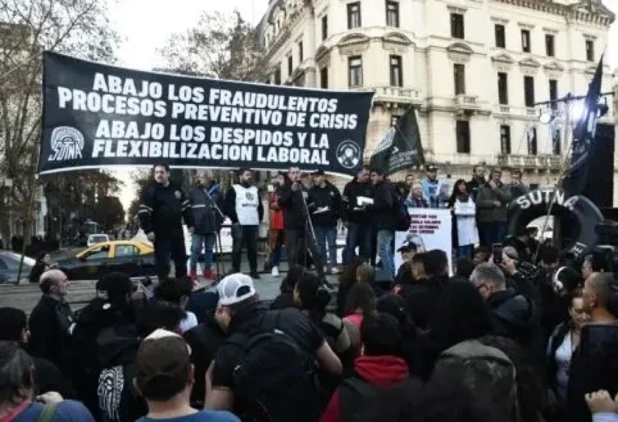 Trabalhadores da argentina lutam contra Milei.