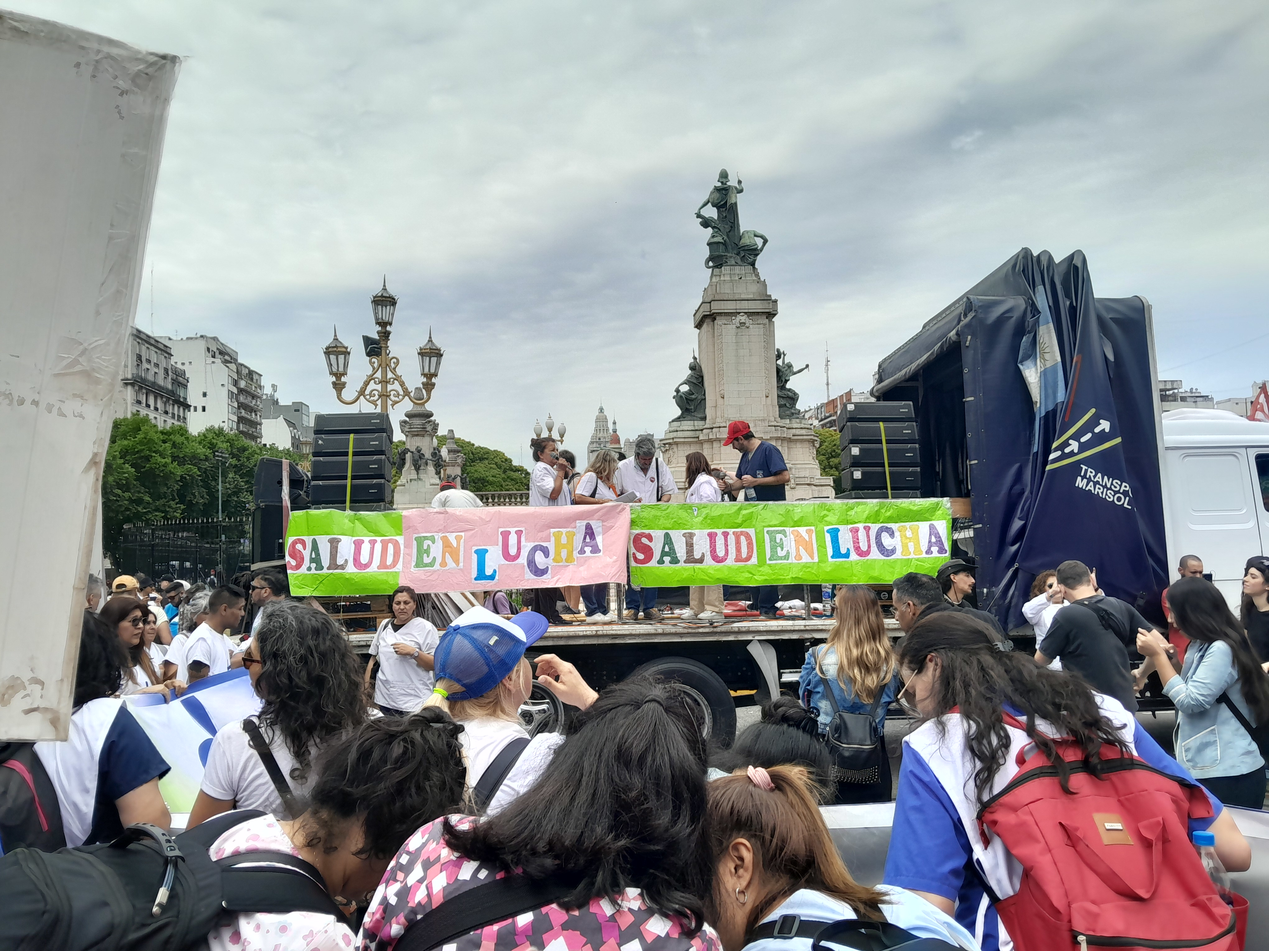 Argentina: trabalhadores de saúde, de volta às ruas