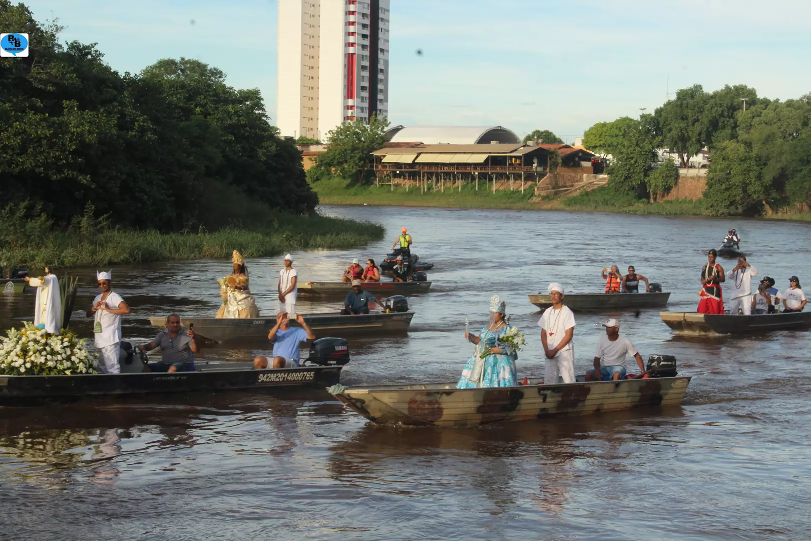 FOTOS: DIA DEDICADO A IEMANJÁ LEVA CENTENAS DE PESSOAS A0 CAIS DE BARREIRAS