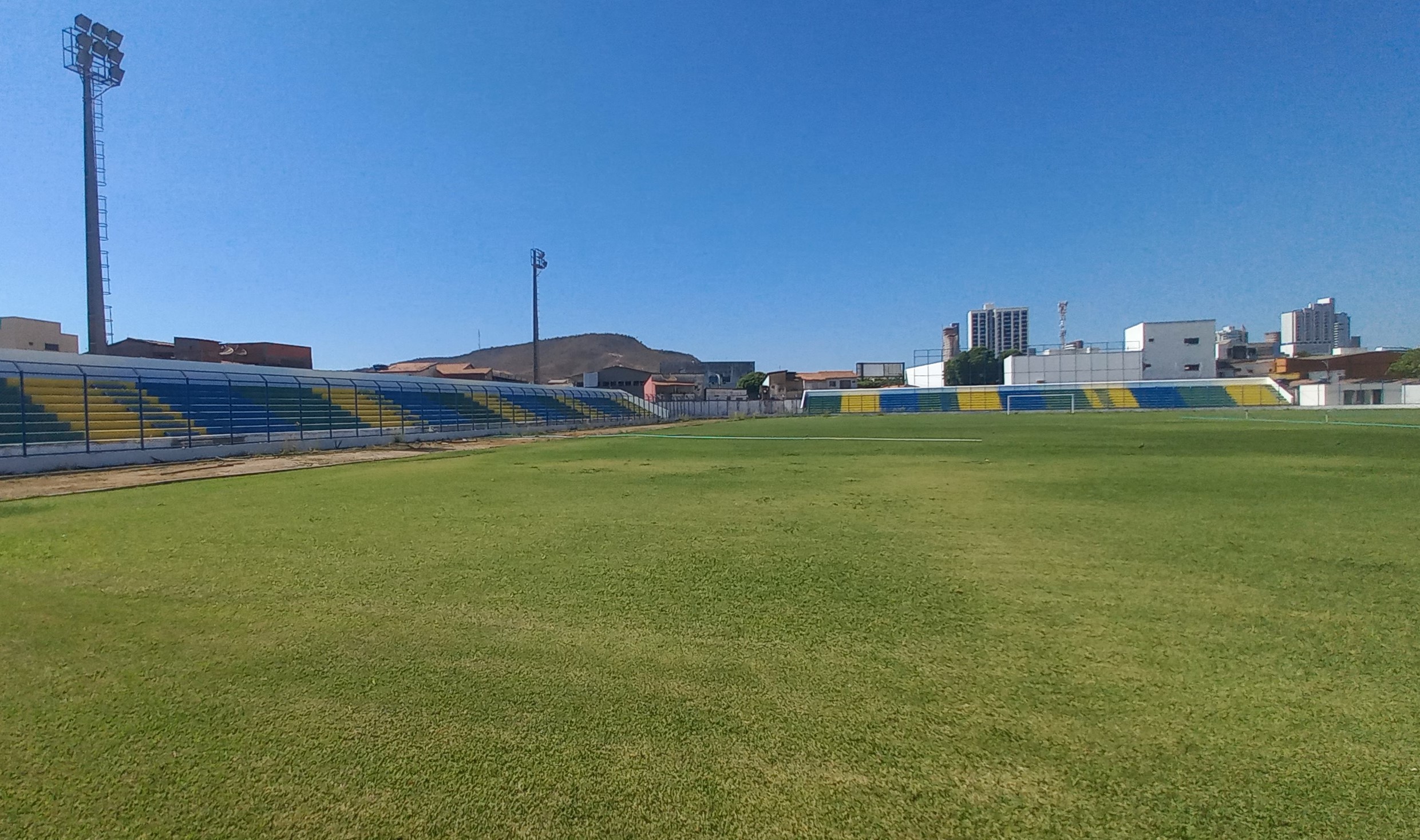 A pedido do elenco da Seleção Master do Bahia, Prefeitura de Barreiras adia para a próxima quinta-feira (3/10) o retorno dos eventos esportivos no Estádio Municipal Geraldão