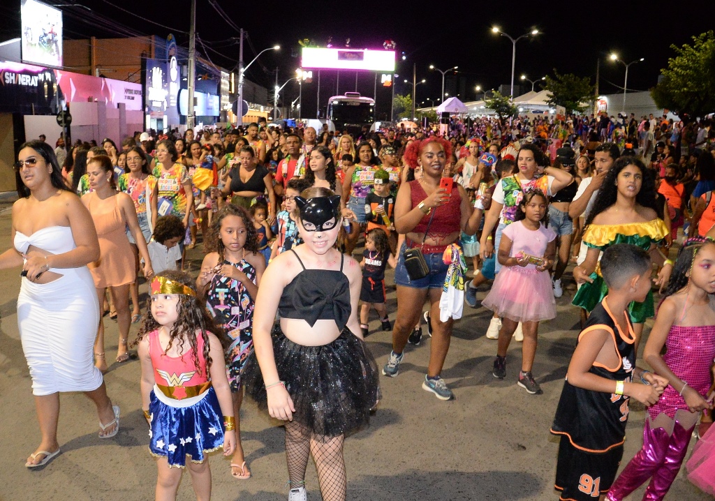 Terceira noite do Barreiras Folia leva multidão às ruas ao som de Tayrone, Robysão e O Poeta