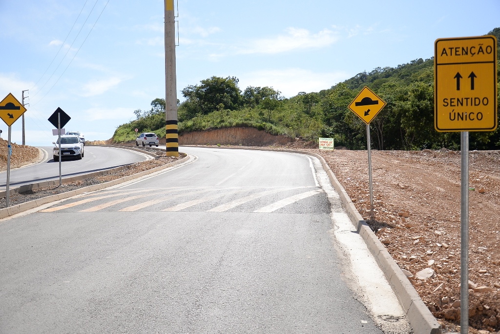 Prefeitura de Barreiras conclui sinalização da Avenida Enock Ismael e amplia ligações com Via