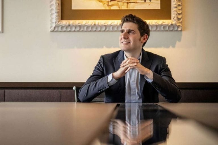 Eduardo Saverin se torna a pessoa mais rica do Brasil