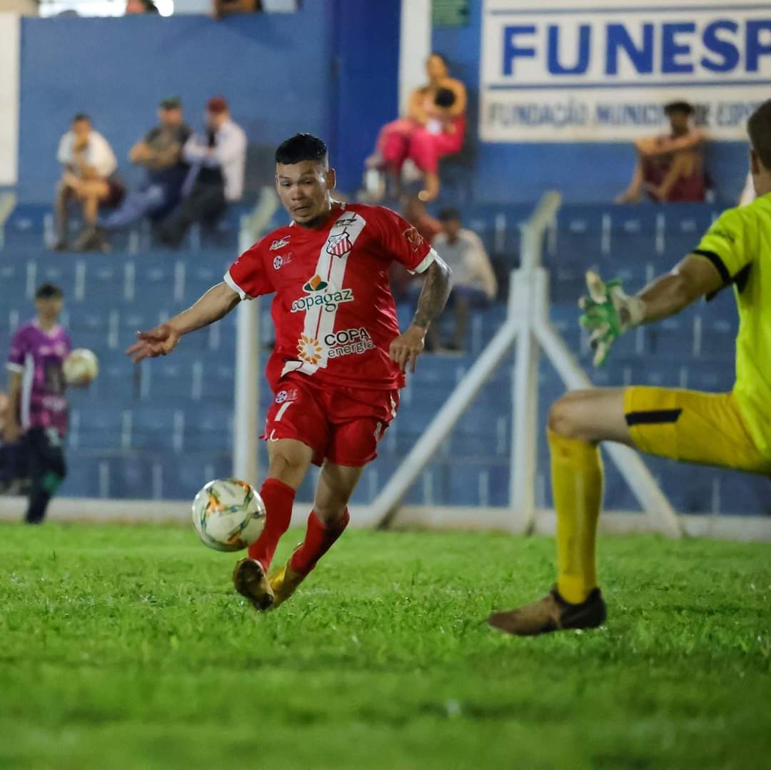 Rio-pardense faz três gols e Comercial vence Operário Caarapoense na capital