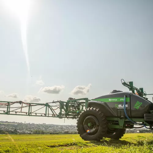  pulverização para o pequeno, médio e grande produtor e Fabricante de pulverizadores de arrasto, autopropelido, barras de pulverização e implementos agrícolas.