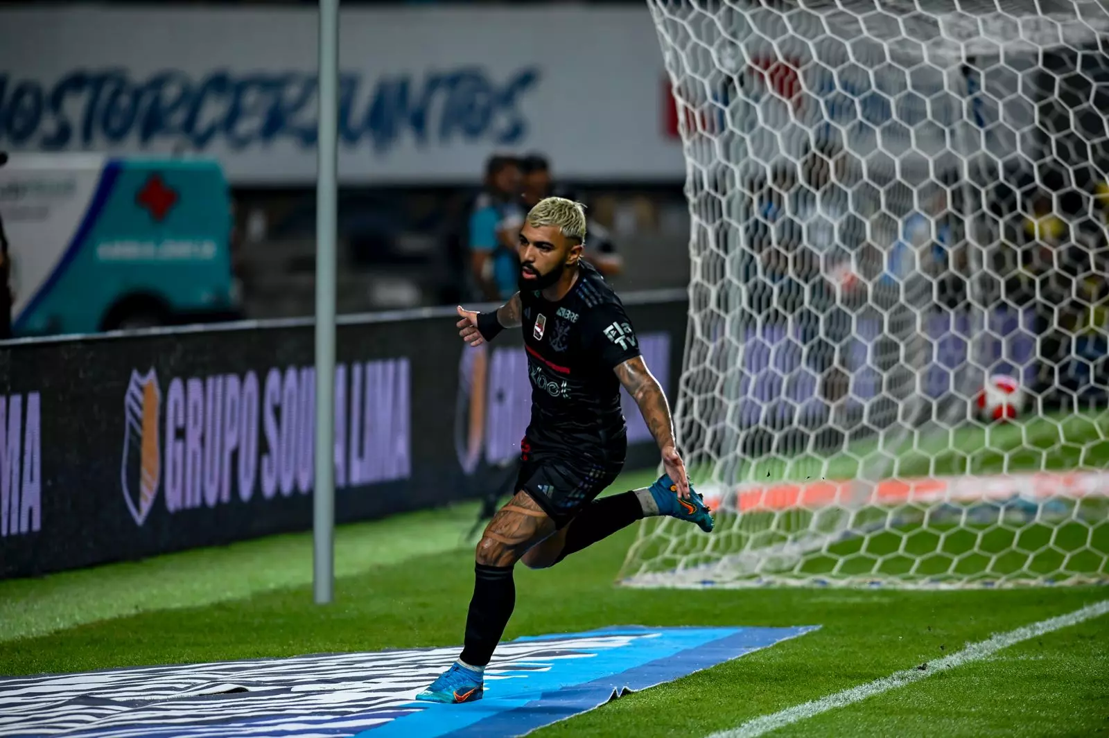 Com elenco principal, Flamengo vence Sampaio Corrêa-RJ no Mangueirão