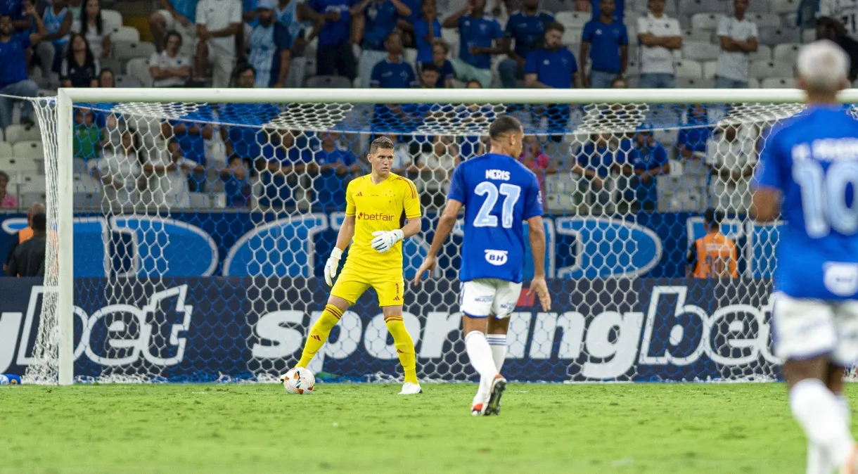 Rafael Cabral admite falha em vexame do Cruzeiro e fala sobre possível saída do clube