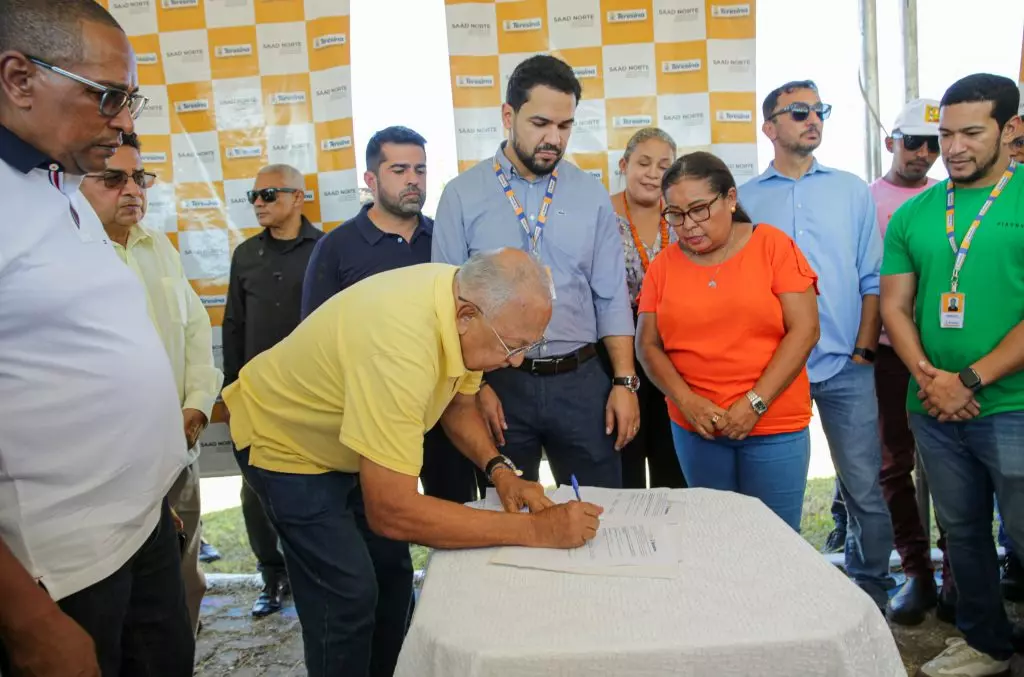 Teresina: Dr. Pessoa participa de solenidade de assinatura da ordem de serviço que contempla 50 km de asfalto na zona Norte