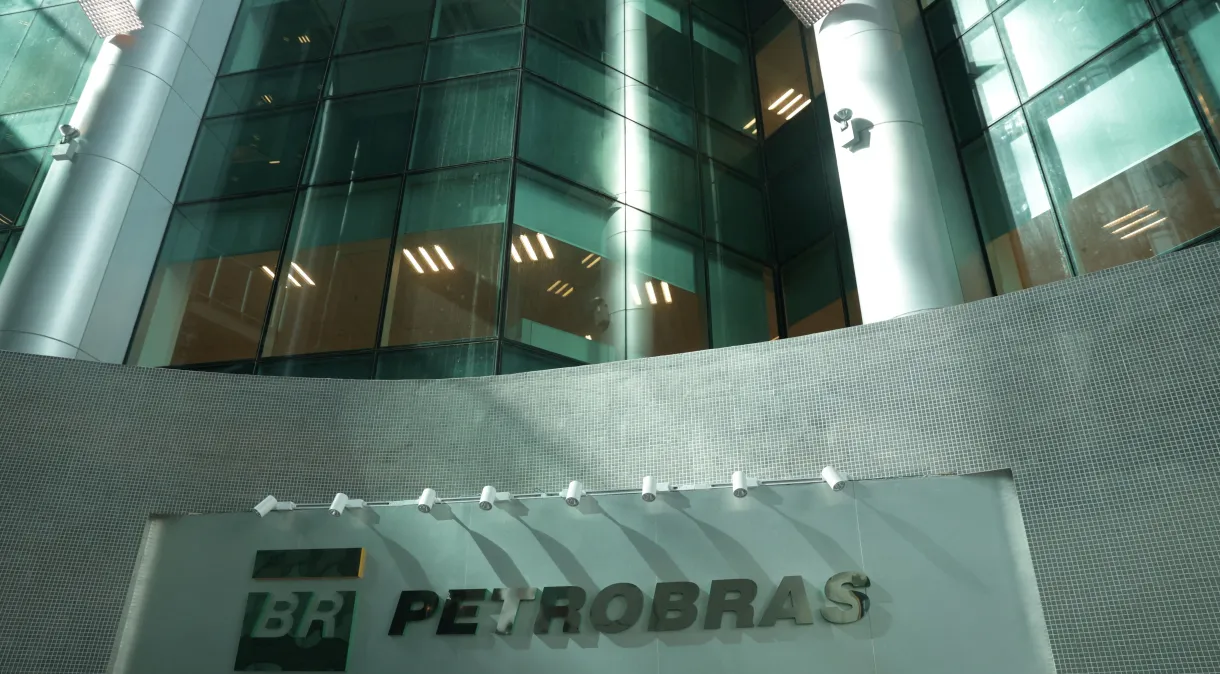 Lucro líquido da Petrobras cai 38% no 1º tri, a R$ 23,7 bilhões