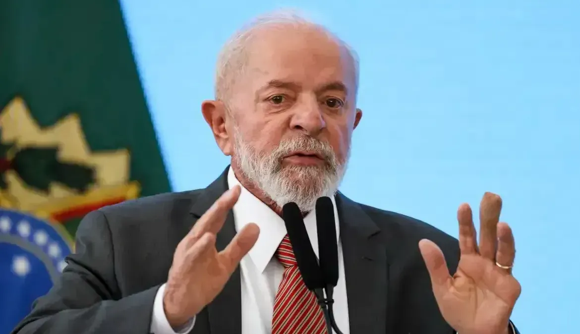 Lula diz que “não precisa” ser candidato em 2026, mas admite que pode concorrer “se for necessário”