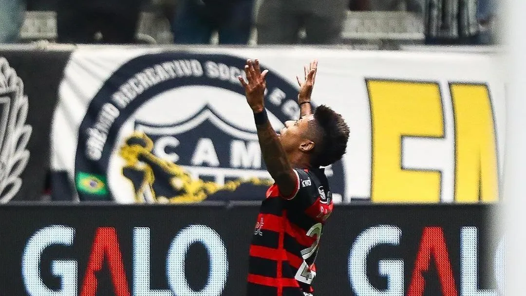 Flamengo castiga o Atlético-MG em plena Arena MRV e segue líder do Brasileirão