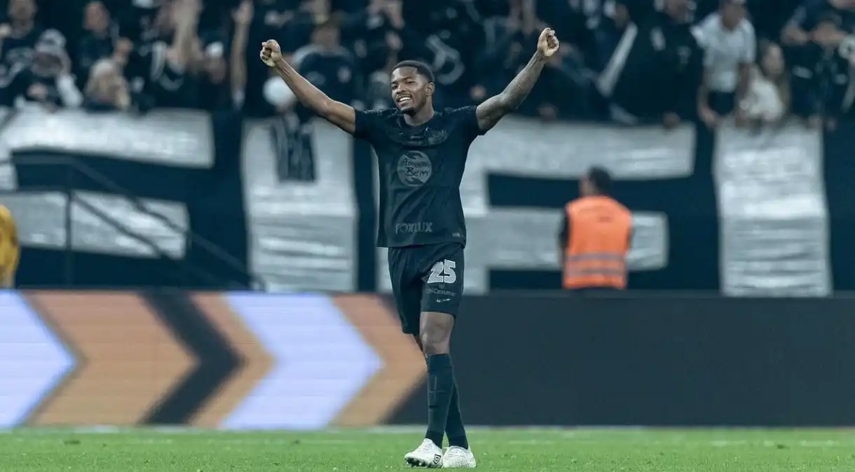 Zagueiro do Corinthians se desculpa após desejar “p** no c* da mídia”