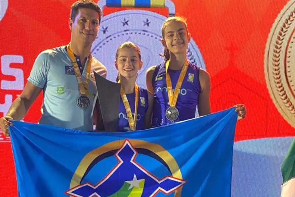 Irmãs de Vilhena conquistam medalhas no vôlei de praia do JEBS em Recife