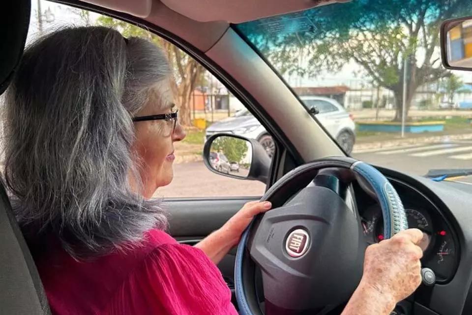 Pessoas idosas têm direito a 50% de desconto na renovação da Carteira Nacional de Habilitação em Rondônia