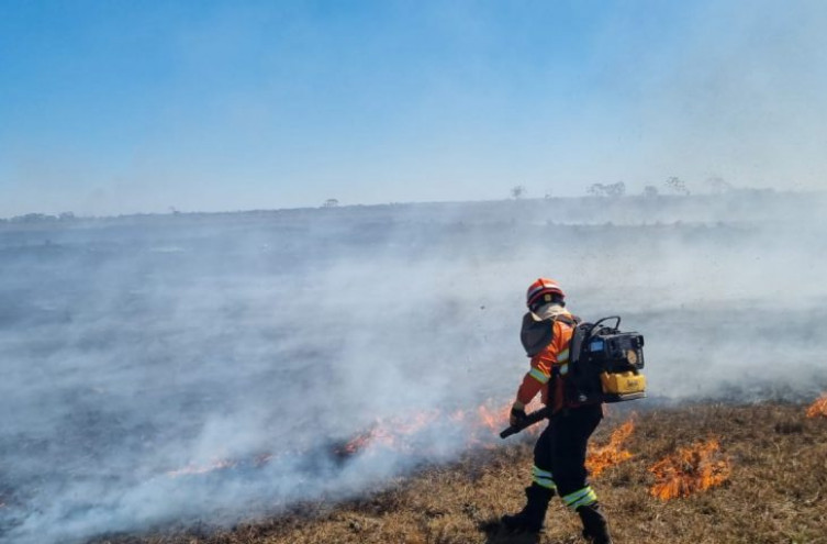 Sem previsão de chuva, MS mantém mobilização para combate aos incêndios florestais