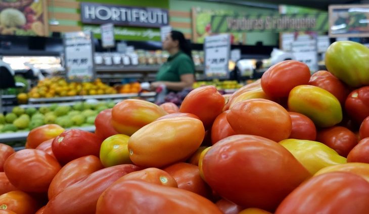 Cesta básica: tomate tem 139% de variação em regiões de MS