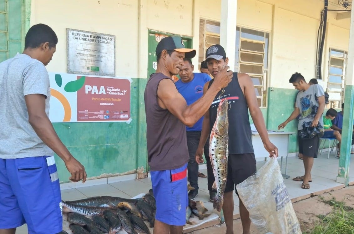 PAA: pescadores da Aldeia Uberaba entregam peixes para famílias guató em Corumbá