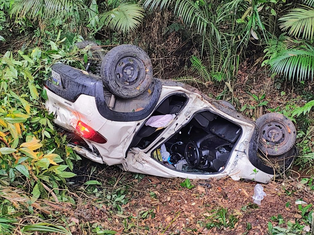 Capotamento deixa vítima em estado grave em Jaraguá do Sul