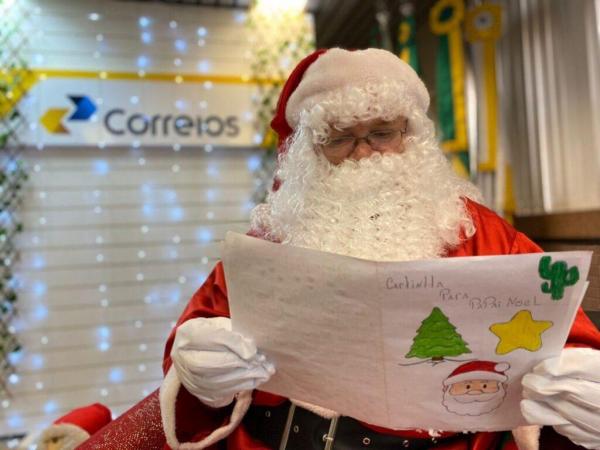 Papai Noel dos Correios disponibiliza 6 mil cartas de crianças de SC; veja como participar