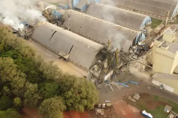 Acidentes em Silos  Armazenagem de Grãos ! Alto Risco de Explosão.