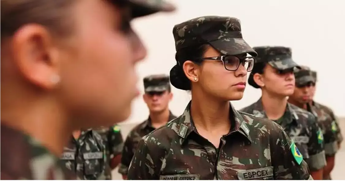 Mulheres poderão se alistar no serviço militar aos 18 anos