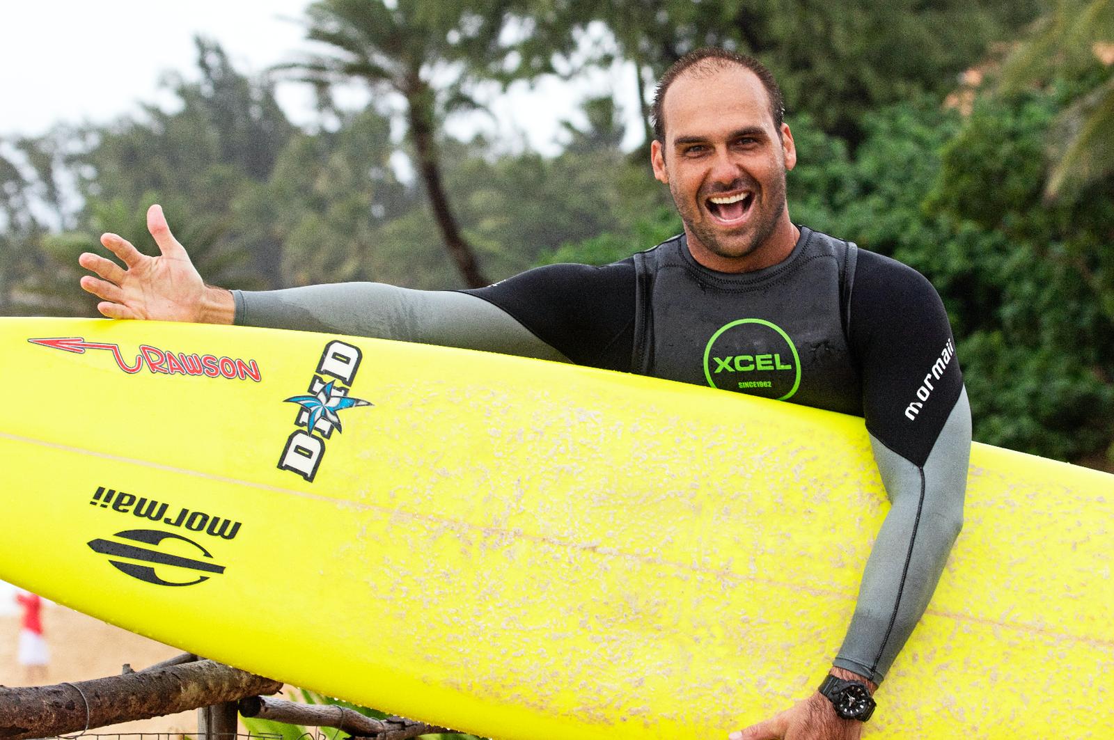 Eduardo Bolsonaro gasta 350 mil com gasolina, carros e casa