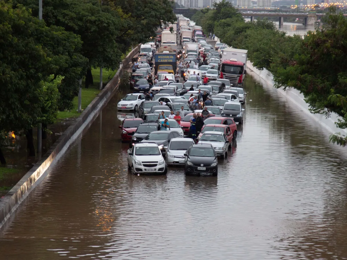 São Paulo registra 3º maior volume de chuva em 64 anos