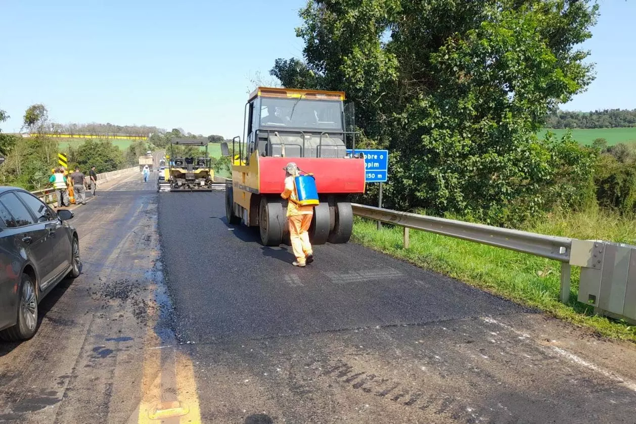 Ponte entre Itapejara d'Oeste e Coronel Vivida passa a operar em pare-e-siga