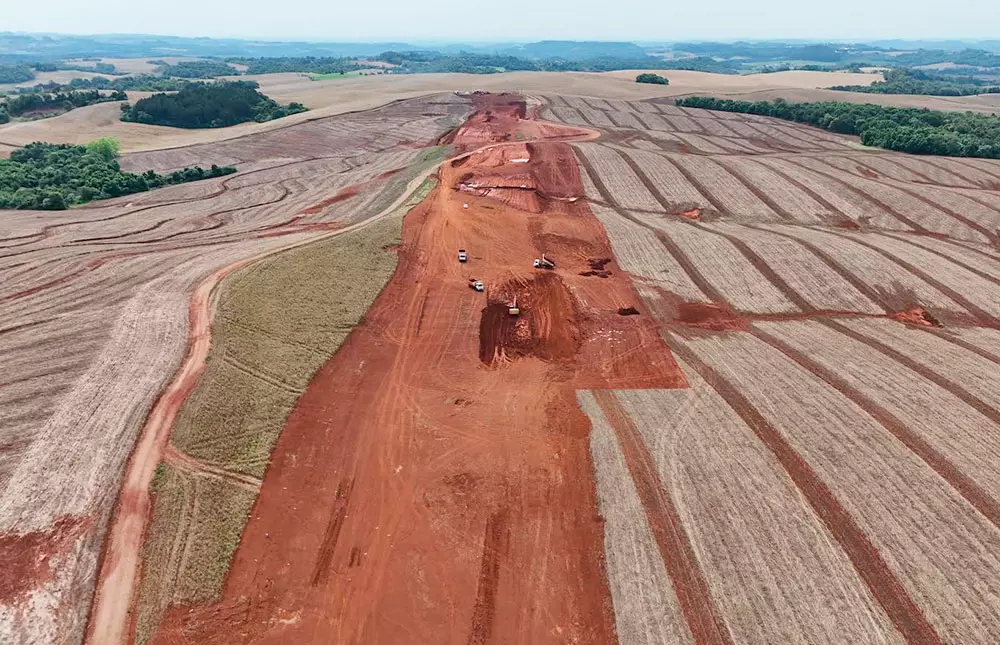 Avançam as obras para a pista do novo aeroporto de Beltrão