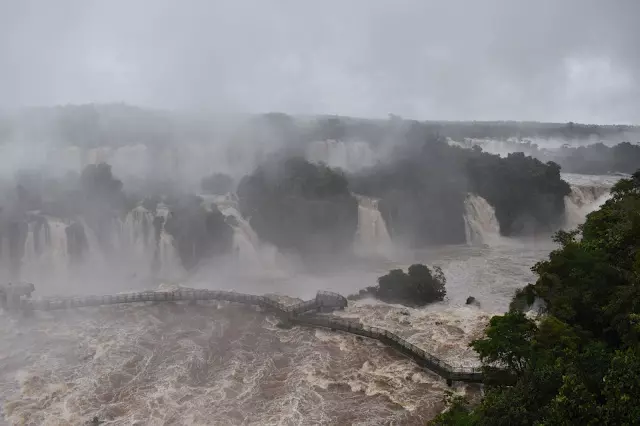 Passarela das Cataratas é temporariamente fechada