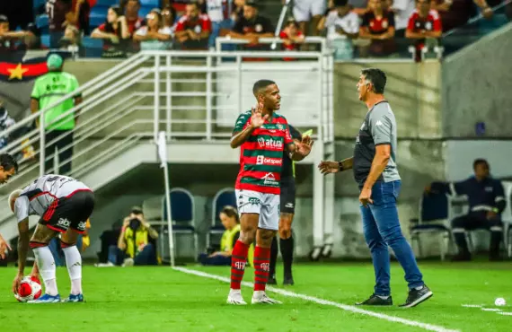 JOÃO CARLOS ÂNGELO: Treinador tem recebido sondagens e espera voltar logo, às laterais dos gramados!