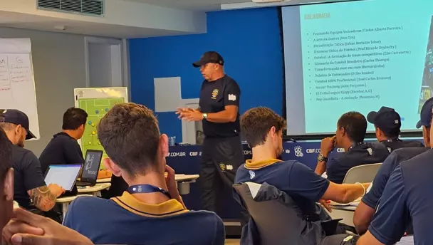 MÁRCIO MÁXIMO: Treinador participa de dois fóruns em Portugal.