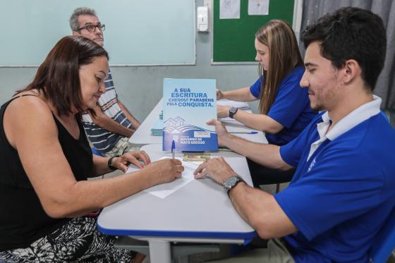 Veja em quais municípios de MT o governo vai entregar 1.700 escrituras definitivas