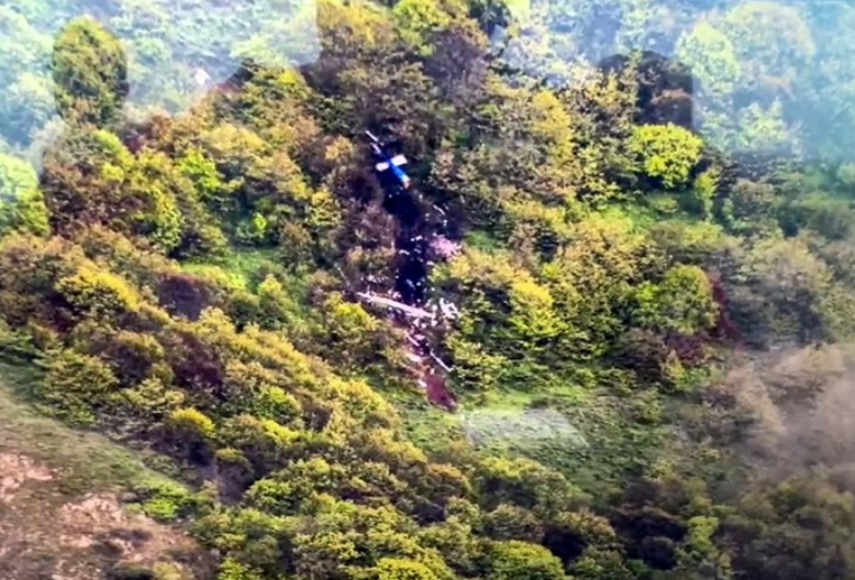 Morte do presidente do Irã: imagens do resgate após helicóptero cair