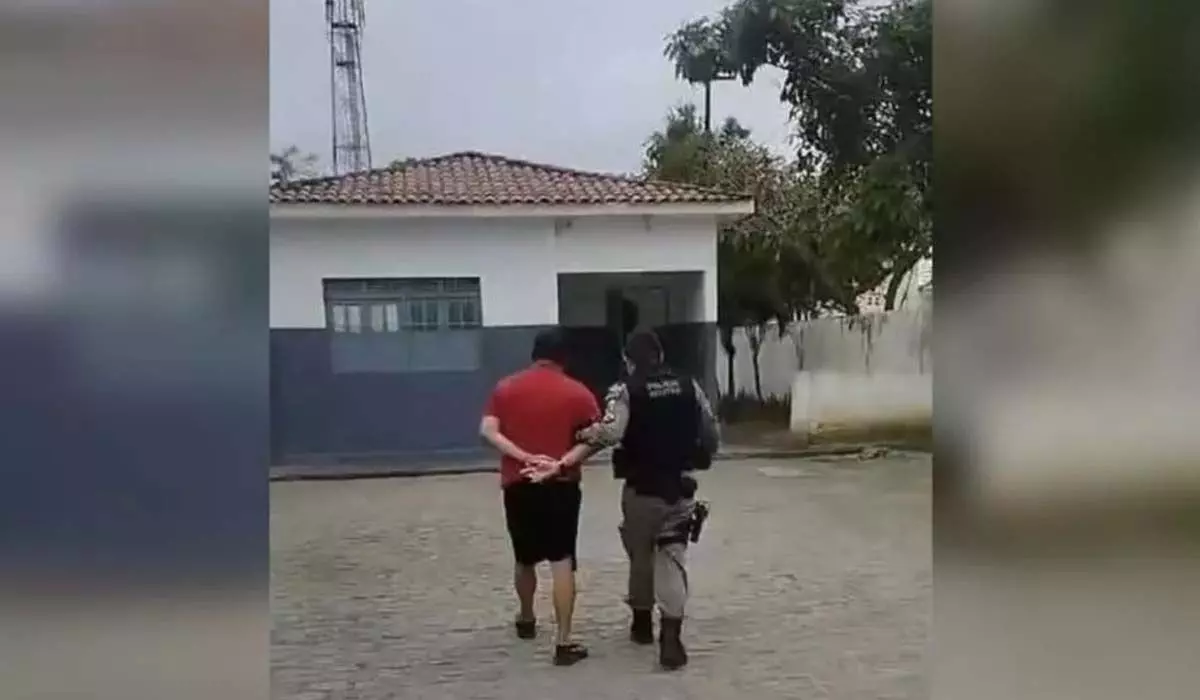 Homem urina em carro de aplicativo, se recusa a pagar e atira contra motorista