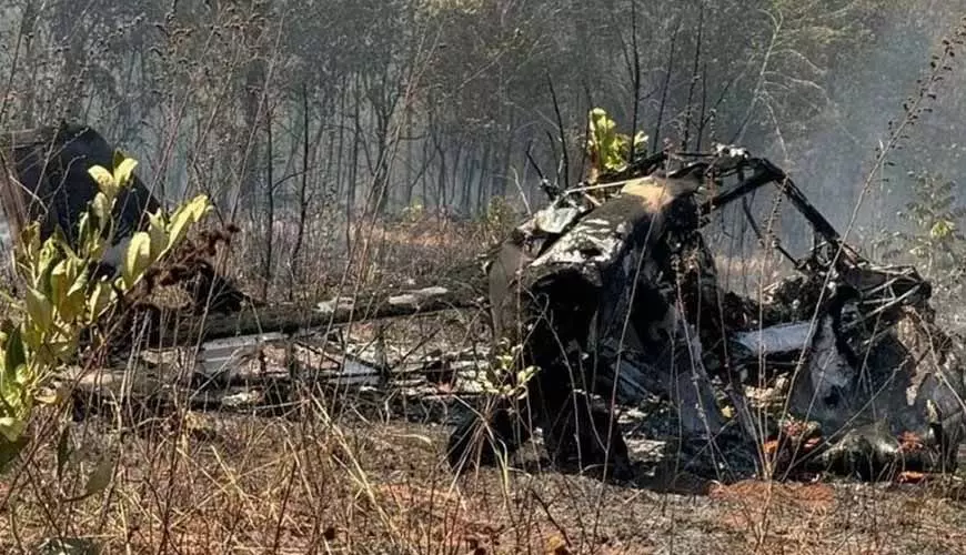 Avião de pequeno porte cai e mata duas pessoas