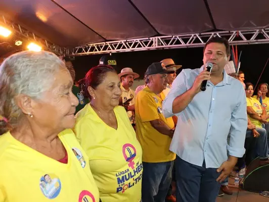 Dr. Acácio e Nilva do Baú comandam a maior carreata da história de São Félix do Araguaia e reúne em seu palanque forças políticas do município