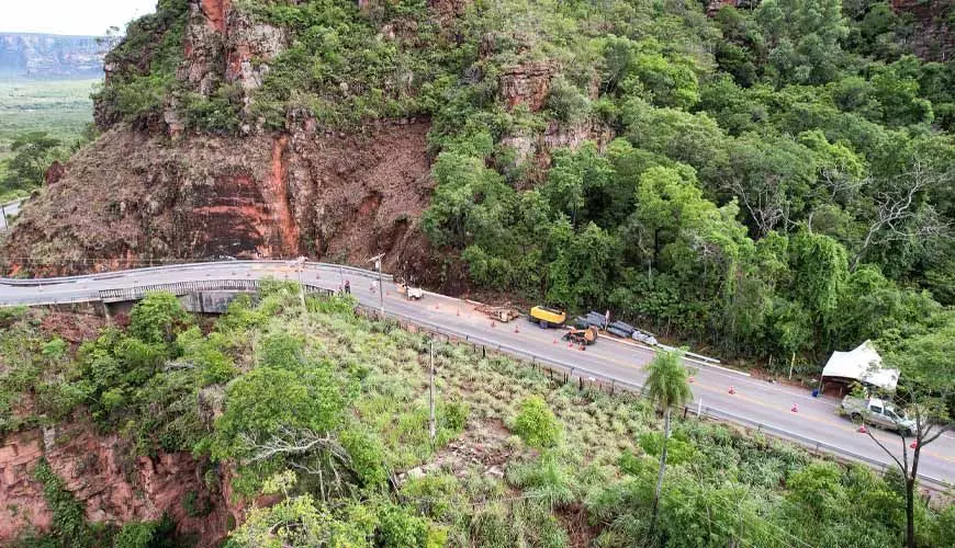 MT-251 segue sem bloqueios na primeira etapa das obras no Portão do Inferno