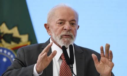 Lula atrai líder evangélico com sanção de Dia da Música Gospel e ouve elogio