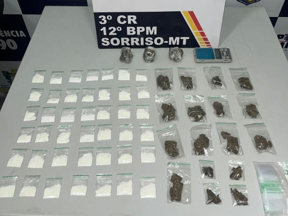 PM prende membro de facção criminosa com 63 porções de drogas em MT