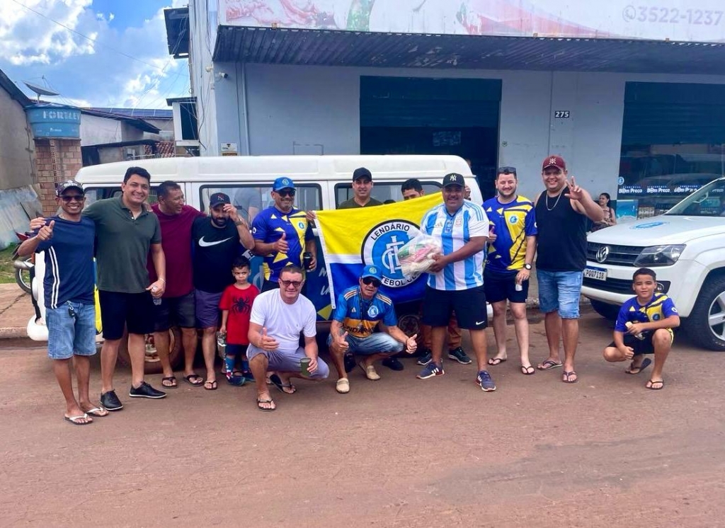 Lendários Futebol Clube faz entrega de cestas básicas para famílias de São Félix do Araguaia