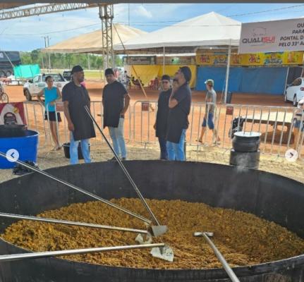 Cidade de MT tem recorde de maior panelada de arroz com pequi do país