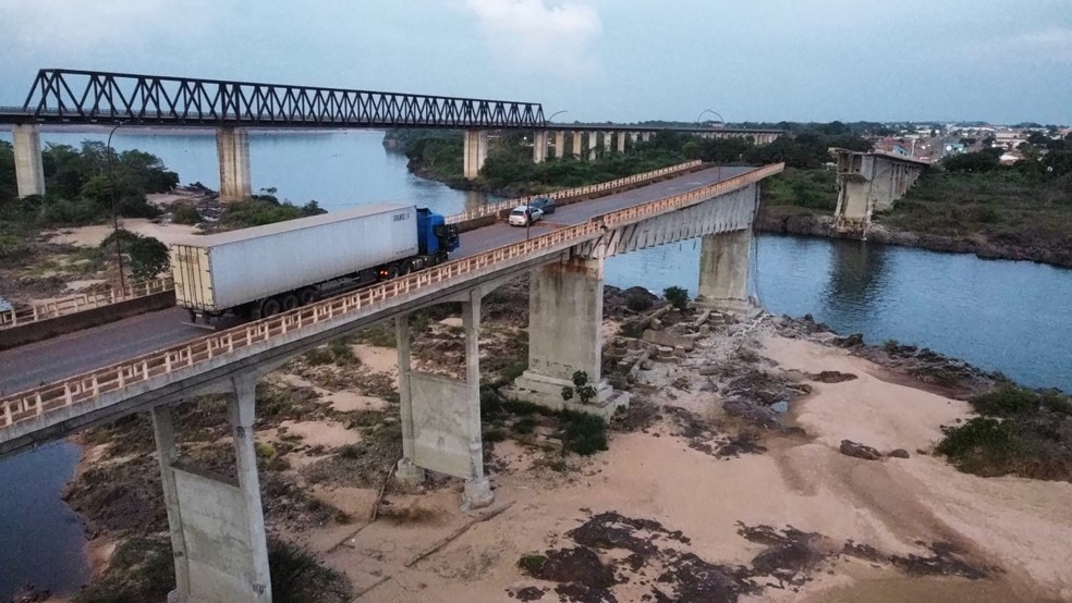 Queda de ponte na BR-153 / Belém Brasília entre Maranhão e Tocantins deixa dois mortos e oito desaparecidos