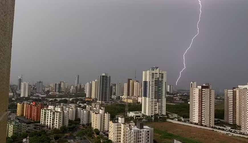 MT tem alerta para chuvas intensas, ventos de até 100 km/h e risco de alagamentos; veja previsão